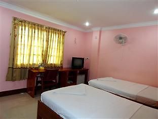 Long Thai Ly Guesthouse Phnom Penh Bagian luar foto